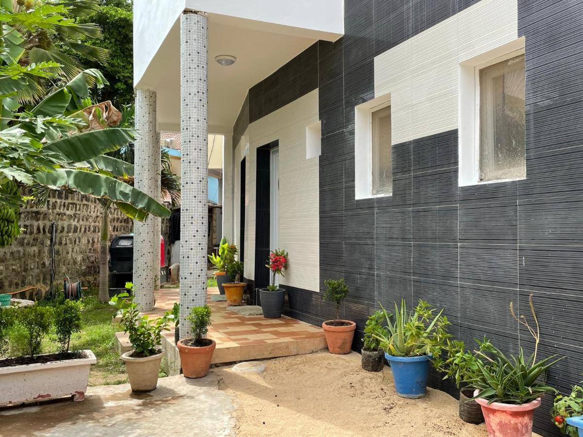 Chez Momar, Surf Trip Apartment Dakar Ngoại thất bức ảnh